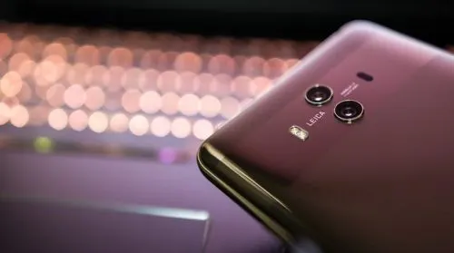 Huawei вынесла Apple в России. Даже несмотря на хитовый iPhone SE