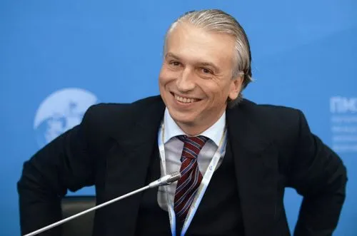 Школьник, переспавший с учительницей, видимо, не имеет отношения к миллионеру Дюкову