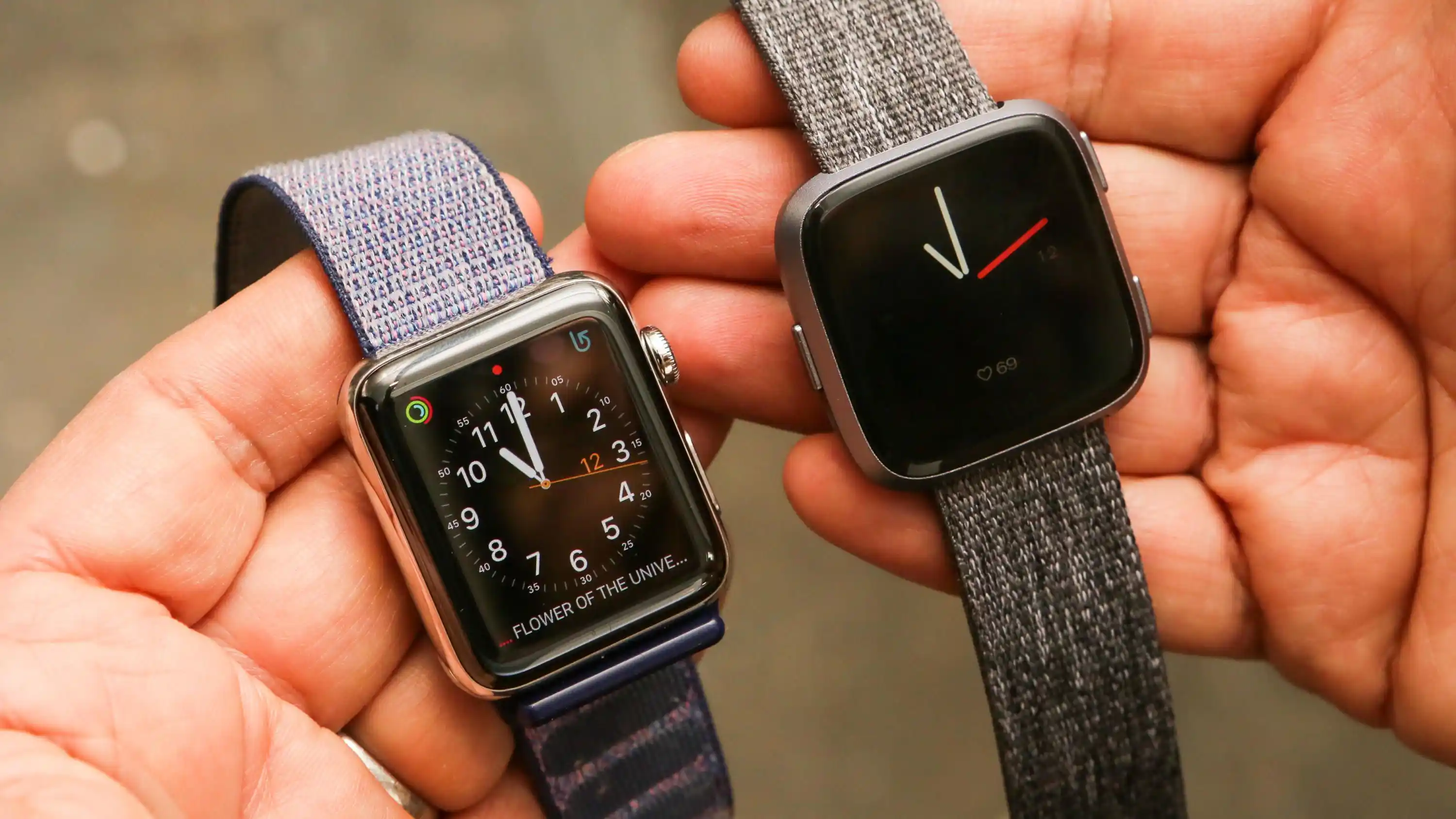 Fitbit выпустила клона Apple Watch за $200
