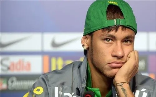 «Неймар менее дееспособен, чем Хокинг». Футболист выразил соболезнования ученому, но его высмеяли