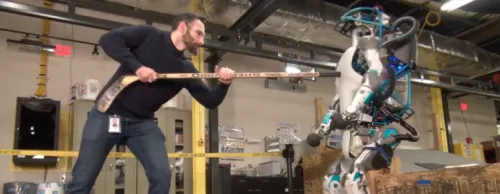 «На ногу присел – мамкой твоей овладел». Роботы Boston Dynamics в правильной озвучке