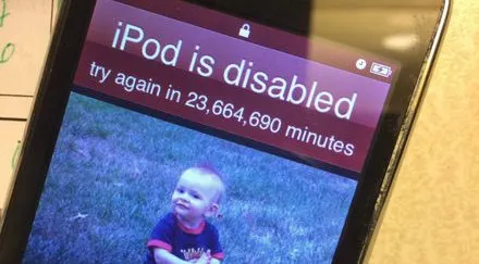 iPhone китаянки заблокировали на 48 лет