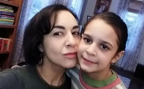 Мать года. Дамочка избила 6-летнюю дочь до смерти и заклеила раны сына суперклеем