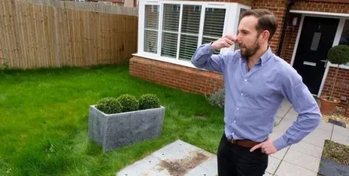 Человек потратил 60 млн рублей на дом с говном. Браво!