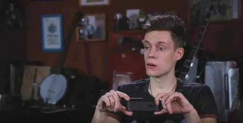 Дудь зарабатывает с рекламы меньше 5 млн в месяц. Он сам так сказал