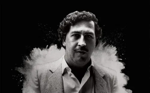 Фанат Пабло Эскобара снюхал дорожку кокса на его могиле