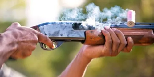 Мужчина выяснил, что будет, если выстрелить в вагину. Спойлер: ничего хорошего