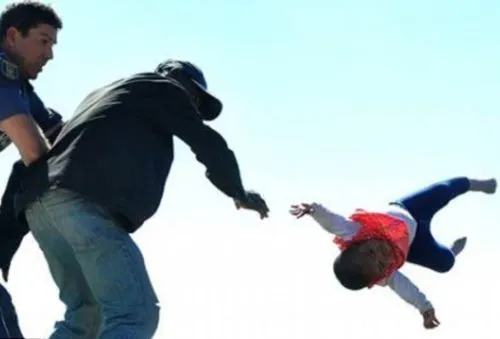 Приз «Отец года» получает оппозиционер, бросивший шестимесячную дочь с крыши дома