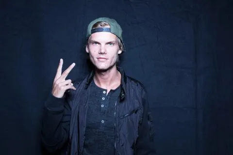 Avicii совершил самоубийство. Эту причину смерти озвучили родственники