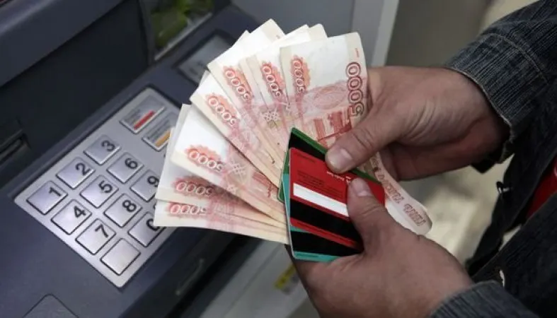 Официально – русскому человеку для счастья нужно 76 тысяч рублей