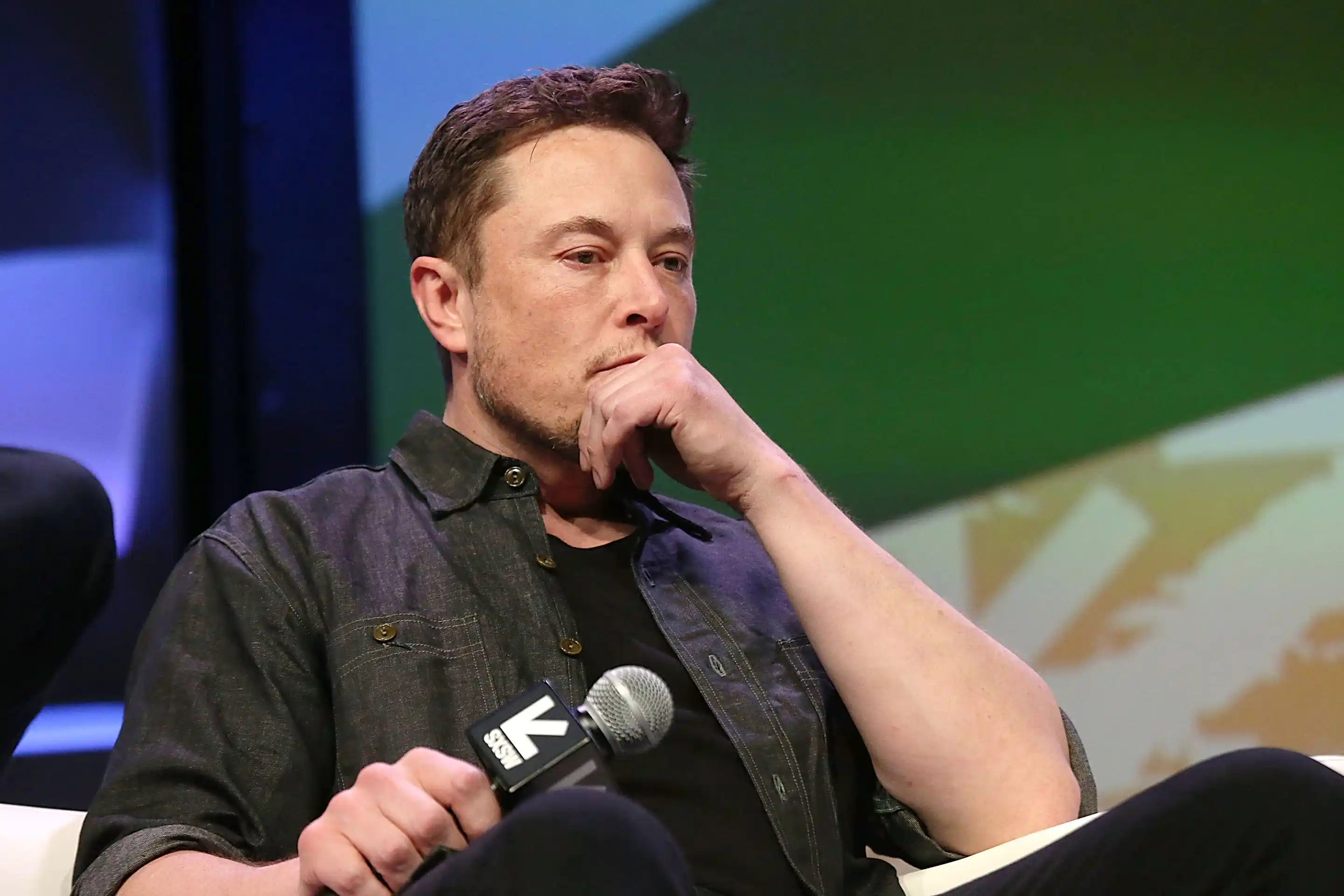 В Tesla есть один адекватный акционер. Он хочет выгнать Маска поганой метлой