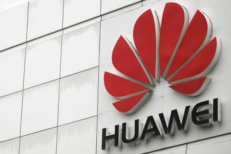Huawei правда продает смартфоны за 1000 рублей. А еще – ваши данные рекламодателям (но это не точно)