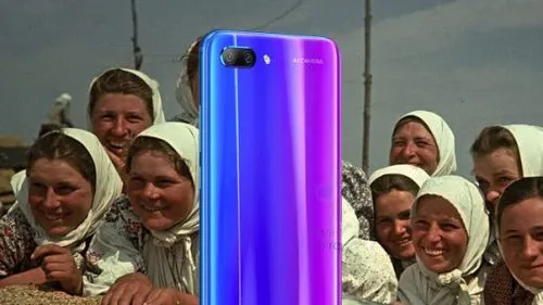 Huawei Honor 10 – недорогой, мощный и яркий, но колхозный смартфон. Жаль