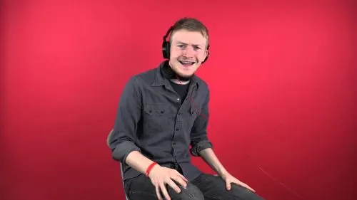 Поперечный похвастался солд-аутом в «Ледовом» и унизил других комиков. Но он сам блогер, а не стендапер