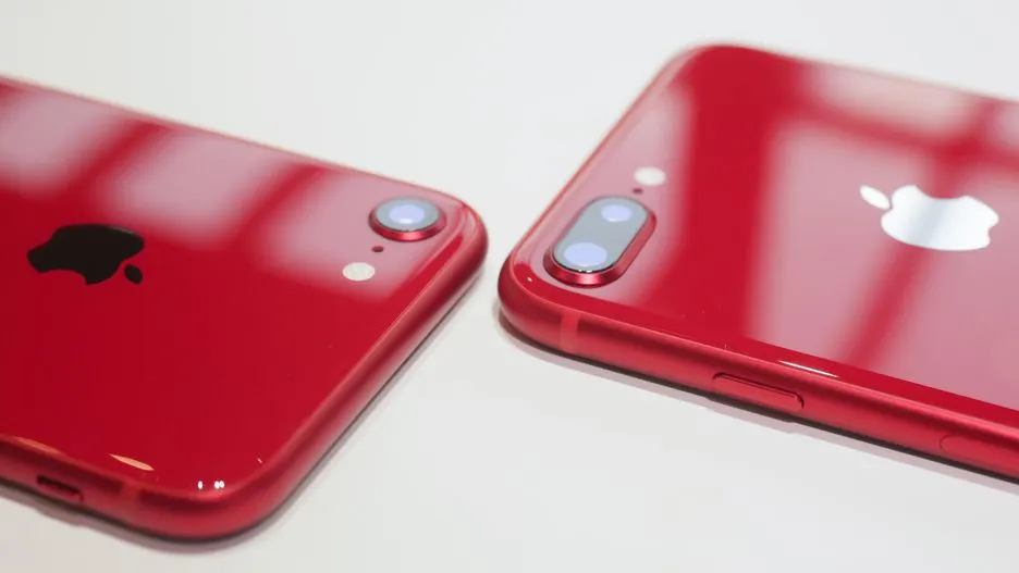 Тут – шикарные фотографии iPhone 8 в красном, после которых вы захотите его купить