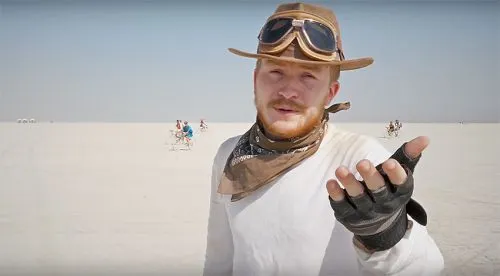 «Опыт Хованского и Ларина показывает – плохой материал на плаву не держится». Поперечный объяснил пост про комиков