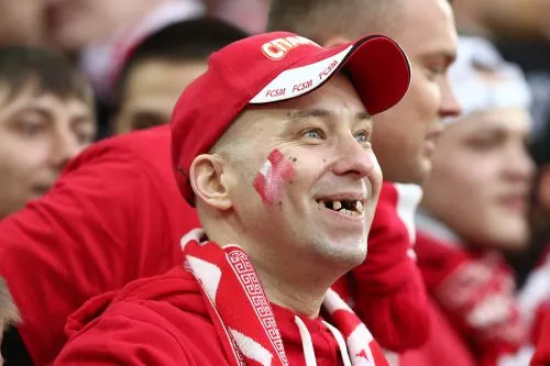 Фанаты «Спартака» отказываются от «Тинькофф-банка» по супернелепой причине. Это невероятно смешно