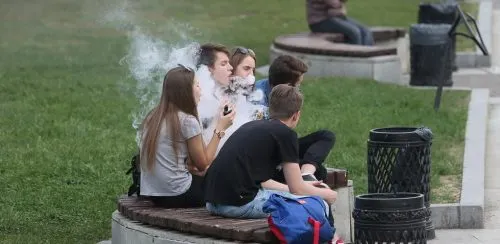 С 2019 года вейперов приравняют к обычным курильщикам. Адептов электронного кальяна – тоже