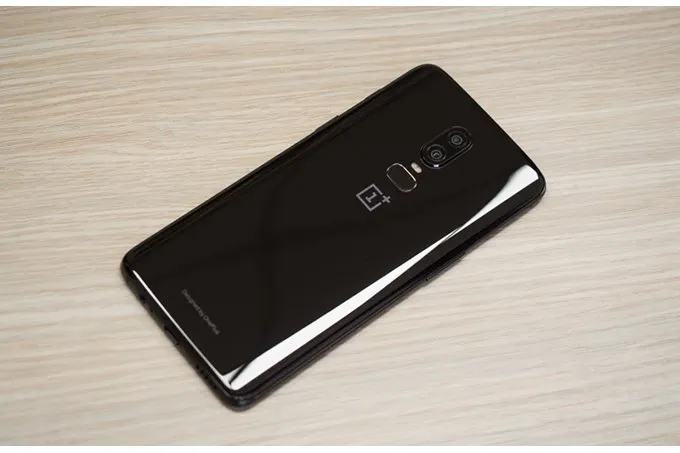 В OnePlus объяснили, почему в OnePlus 6 нет беспроводной зарядки. И это гениально