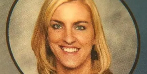 Учительница дарила детям iPhone и показывала, как делает мужу минет. Теперь ей грозит тюрьма