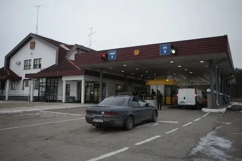 Где и как проверить свои долги перед выездом за границу