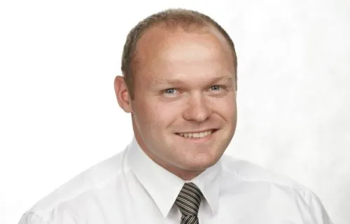 Депутат «Единой России» выписал школьнику леща. Его выгнали из партии