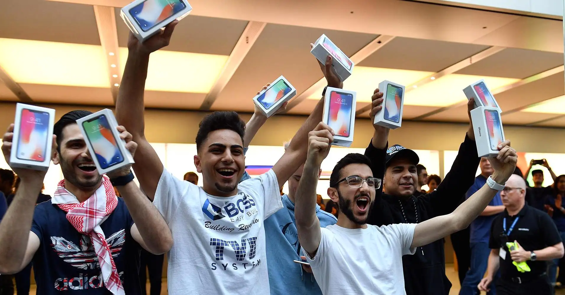 iPhone X – уже не самый популярный смартфон на рынке. Его место занял Samsung Galaxy S9