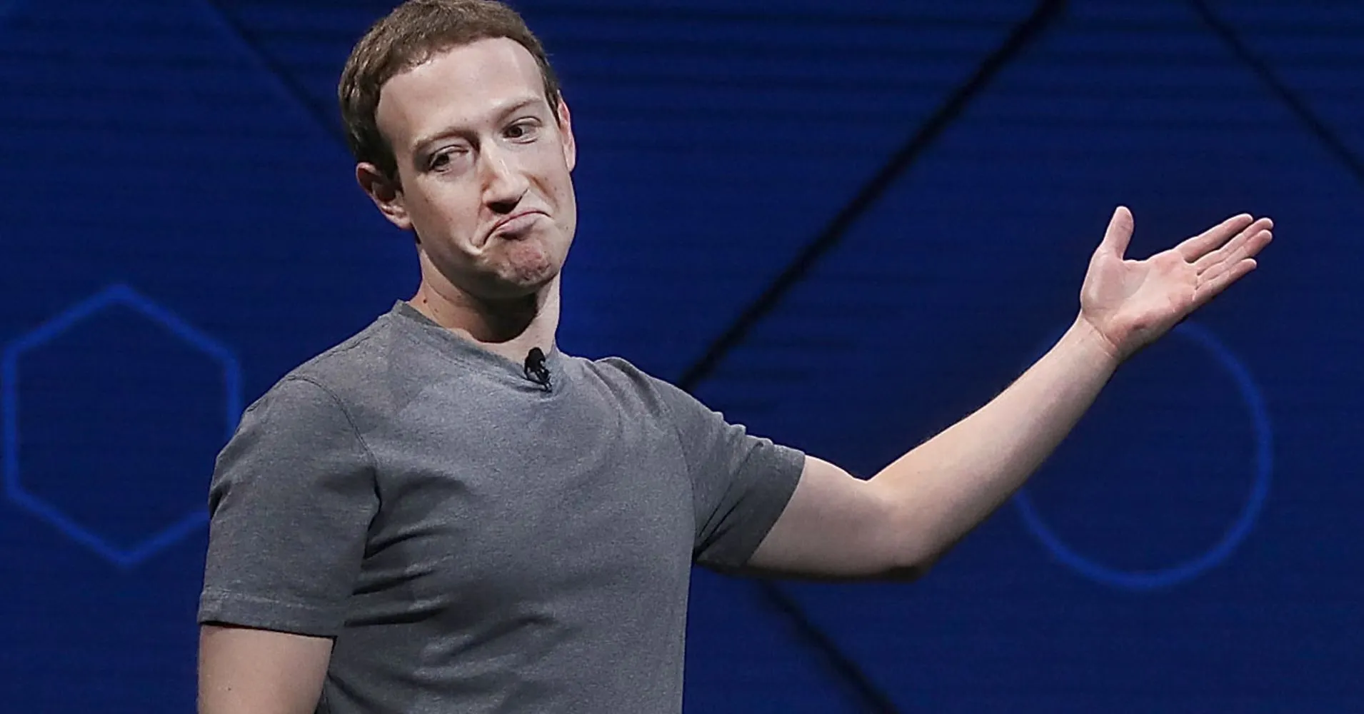 Адекватные инвесторы Facebook требуют отставки Цукерберга. Но у них не получится