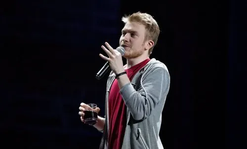 «Ты закрепил за людьми статус бездарных дол****ов». Попереченый и BadComedian поспорили о влиянии Баженова на русское кино