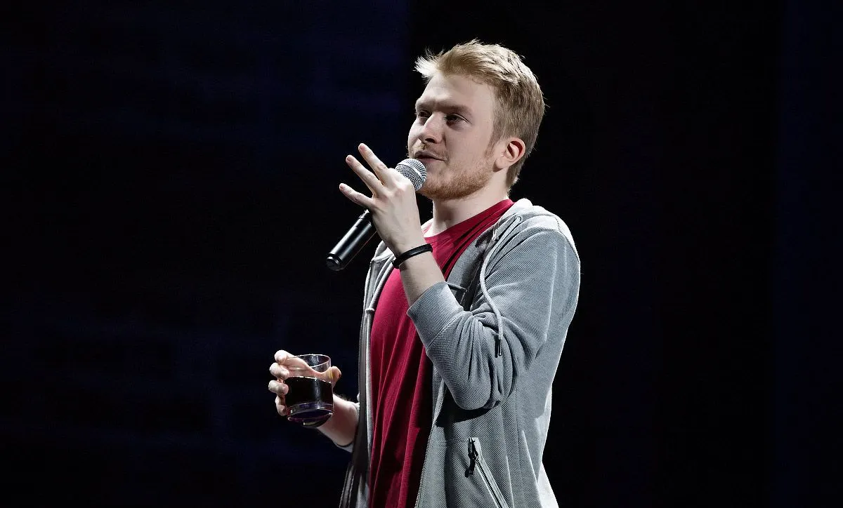 «Ты закрепил за людьми статус бездарных дол****ов». Попереченый и BadComedian поспорили о влиянии Баженова на русское кино