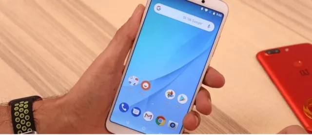 Xiaomi Mi A2 с чистым Android выйдет ближе к осени. Но мы о нем уже всё знаем