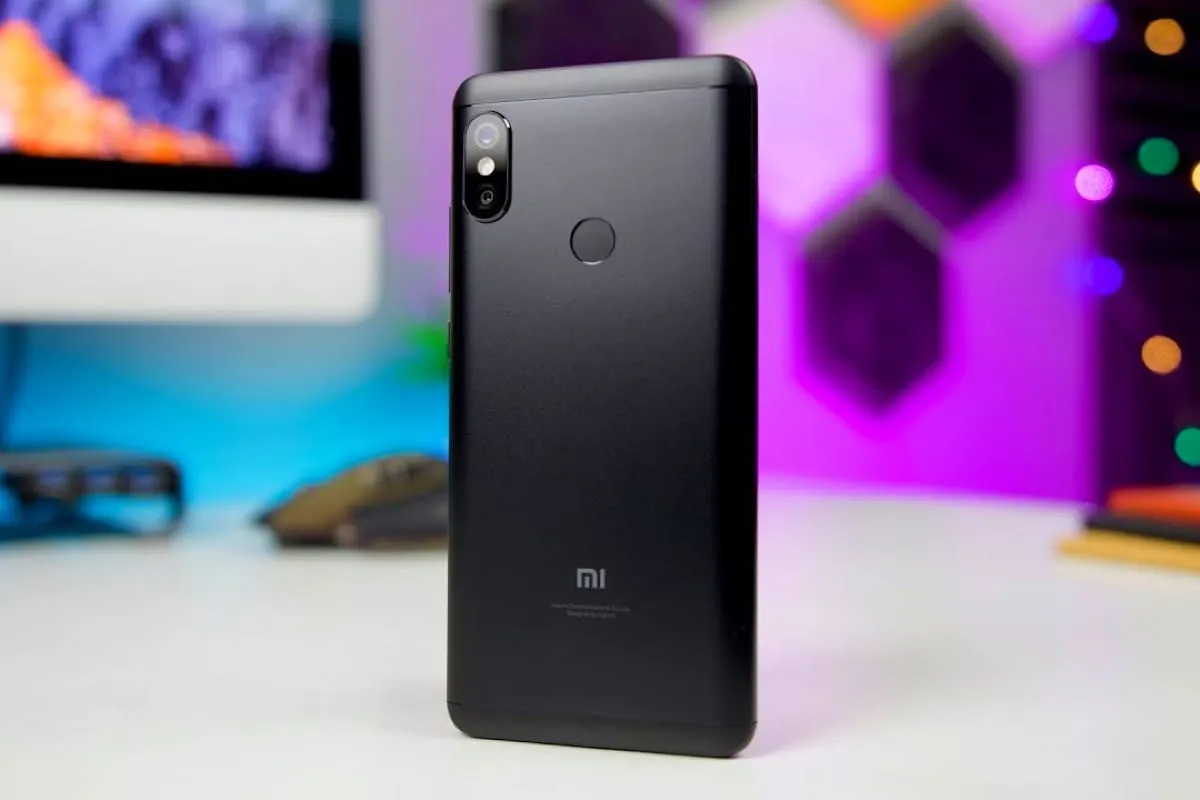 Как смартфоны Xiaomi убивают амбиции, превращая людей в нищебродов