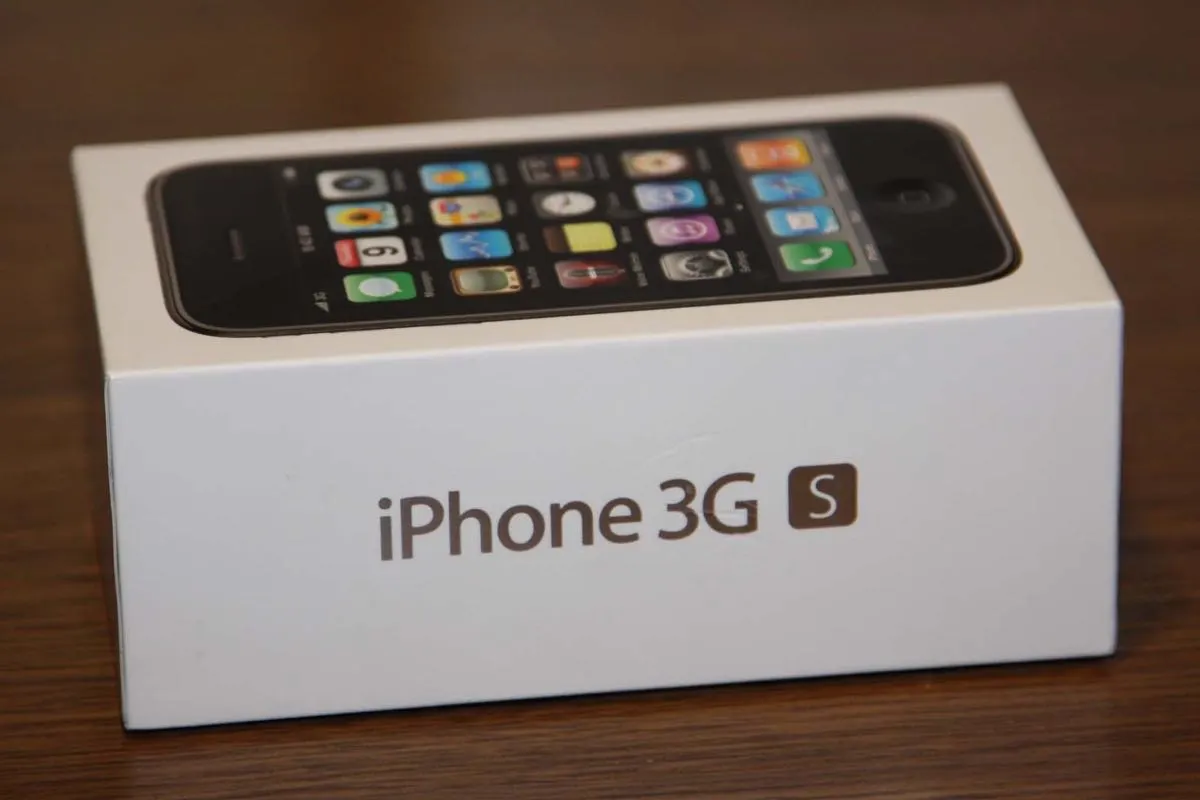 iPhone 3Gs снова поступит в продажу. За 2500 рублей!