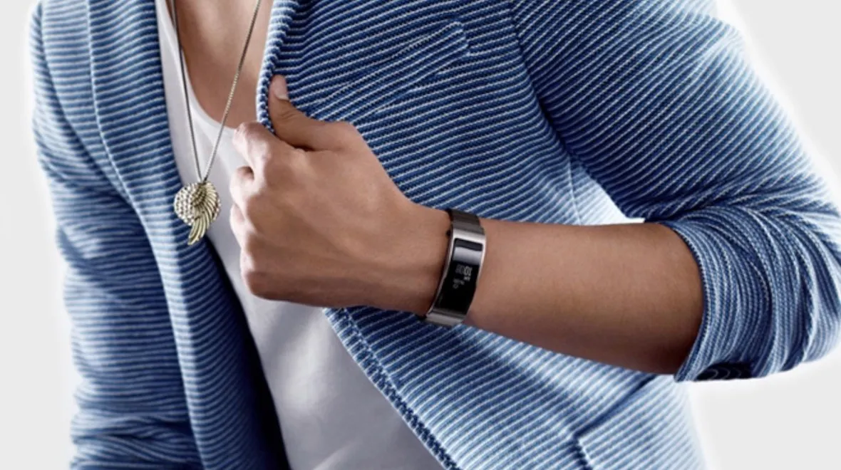 Фитнес-трекер Huawei лучше, чем Xiaomi Mi Band 3. По нему можно разговаривать