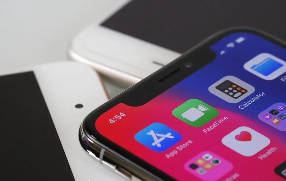 Восстановленный iPhone X доехал до России. Цена – просто огонь, а разницы с новым – минимум