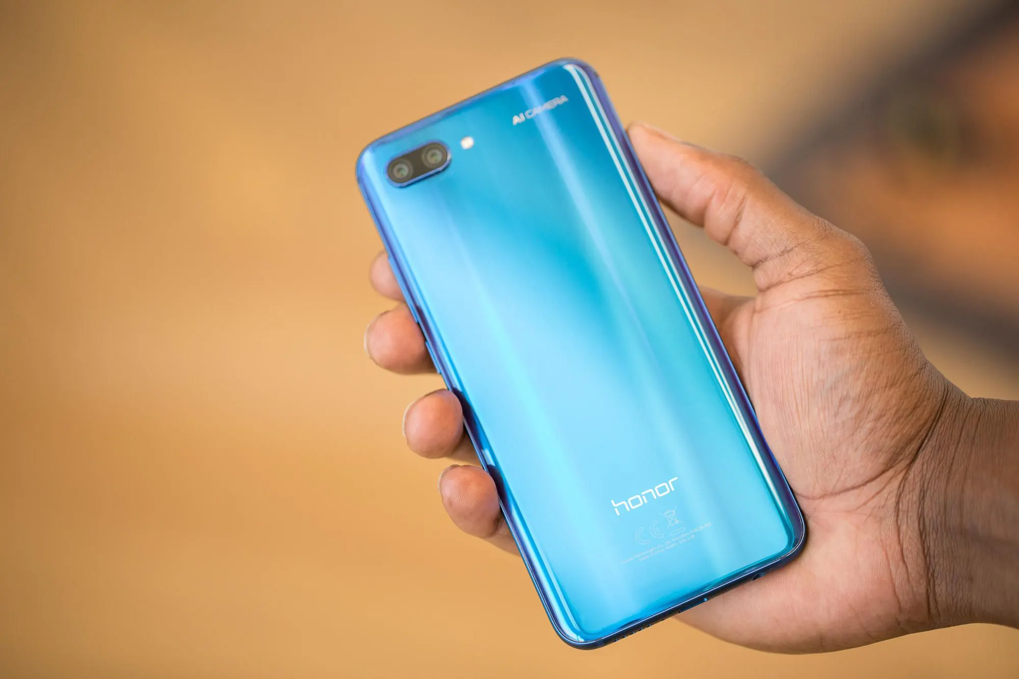 Huawei Honor 10 рекламируют вообще везде. Тут – 9 его главных минусов