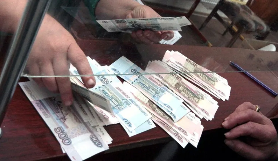 Хабаровский таксист помог пенсионерке и сдал мошенников. Респект!