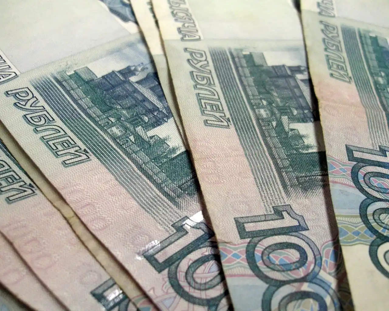Таксист избил девушку из-за тысячи рублей. У водителя не было сдачи