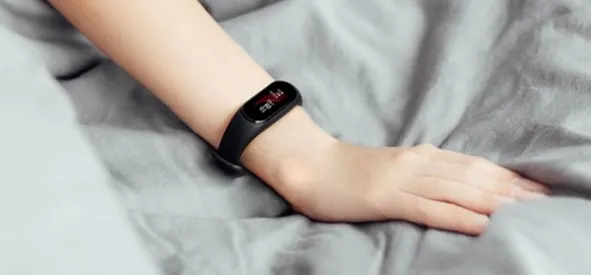 Xiaomi сама выпустила убийцу Mi Band 3. Это лучший браслет на рынке