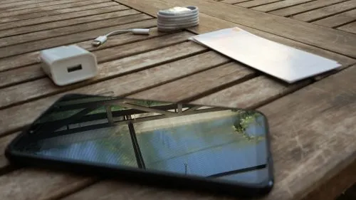 В Xiaomi Mi8 ноль новых идей, зато фишки айфона работают безупречно. Быстрый обзор флагмана за 30 тысяч