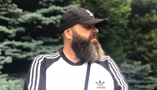 Фадеев врет всем вам. Он не борется с попсой и ТВ, а паразитирует на этом