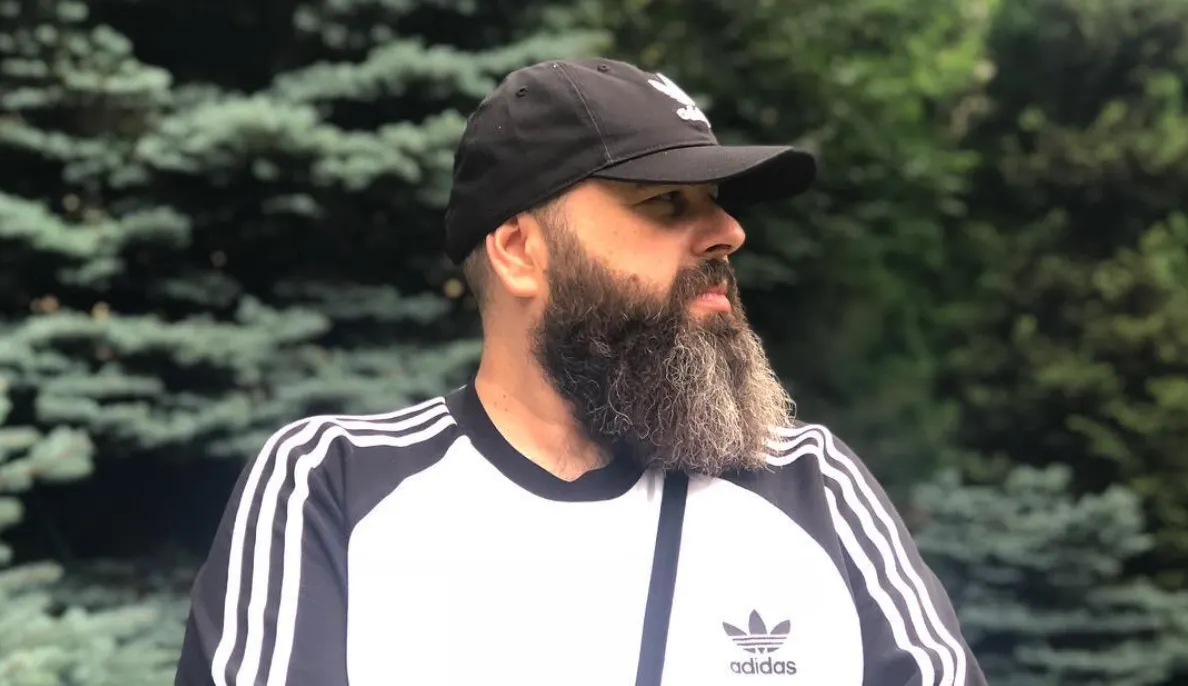 Фадеев врет всем вам. Он не борется с попсой и ТВ, а паразитирует на этом