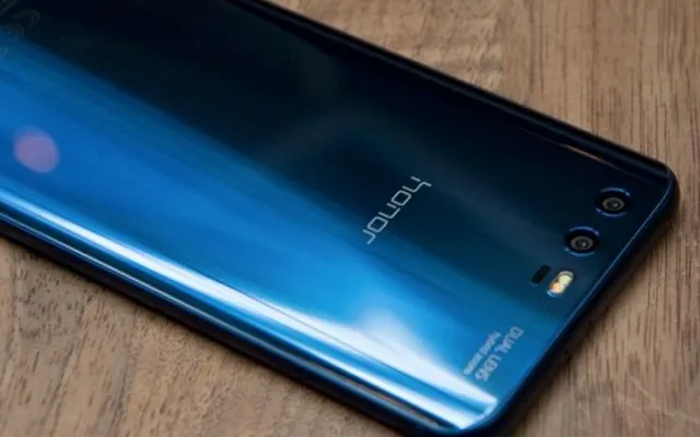 Самый грандиозный смартфон Huawei уже можно заказывать. Он фееричен