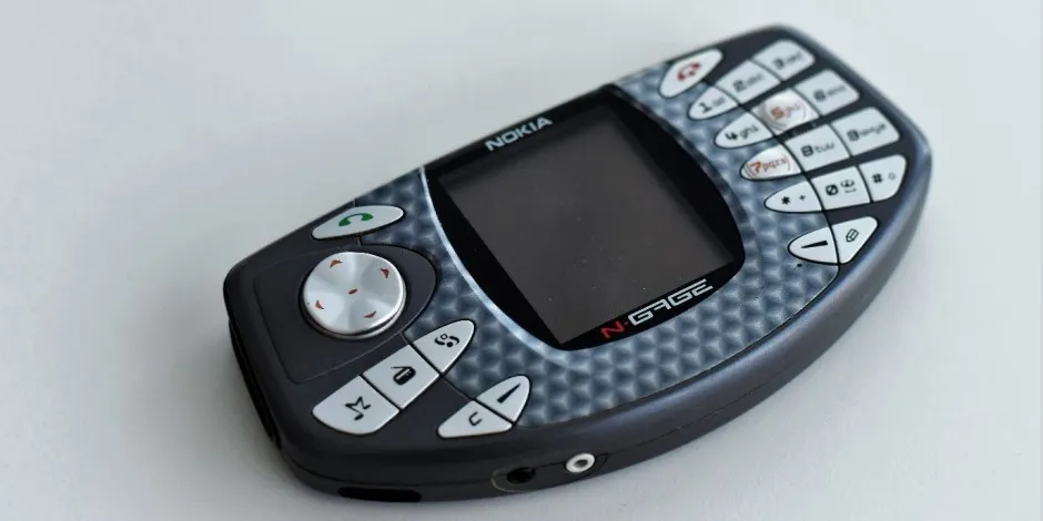 Nokia 8800, Moto RAZR V3 и еще 5 легенд из нулевых. Да, мы нашли их на AliExpress