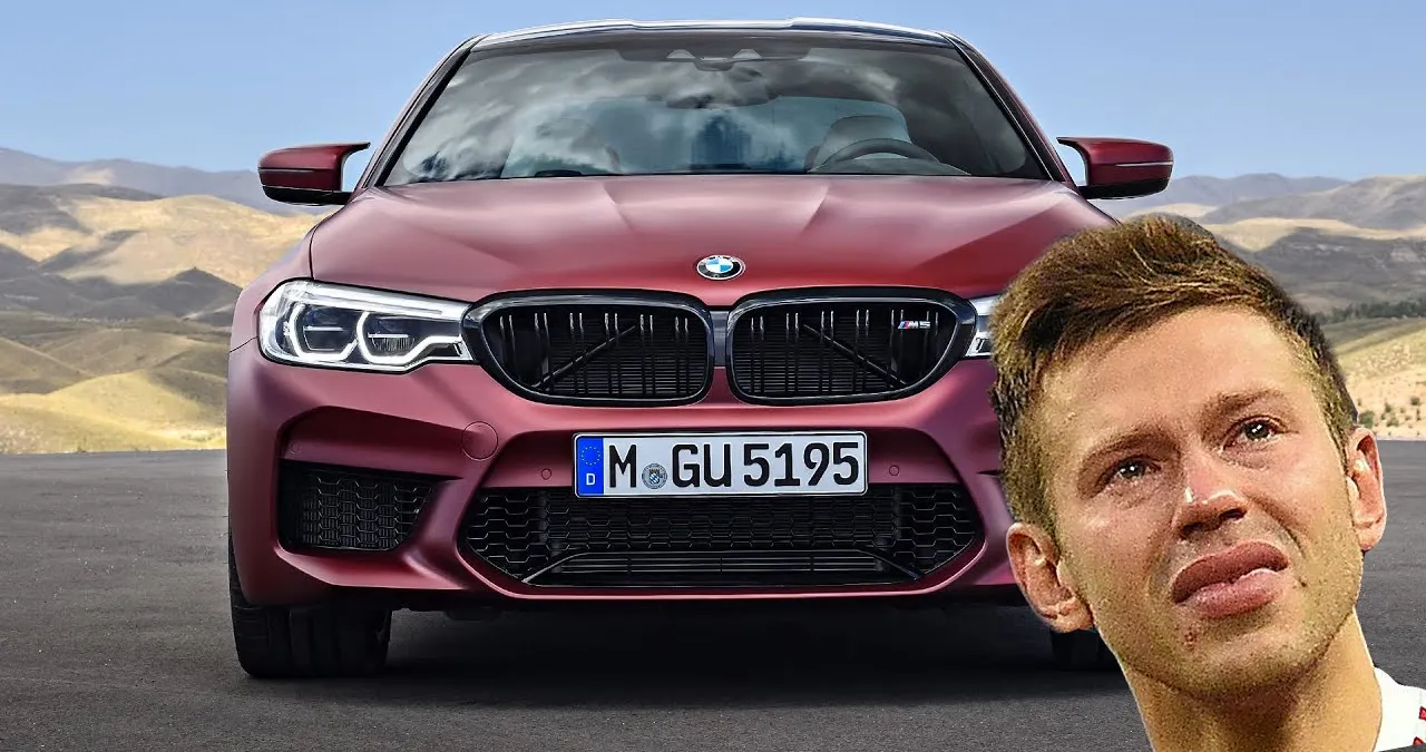 Федор Смолов разбил BMW за 9 млн рублей и покинул место ДТП. Теперь его лишат прав