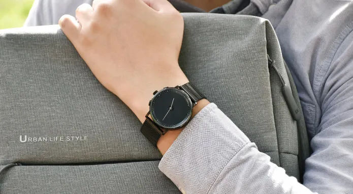 Появились смарт-часы, которые держат два года. Как тебе такое, Mi Band 3?