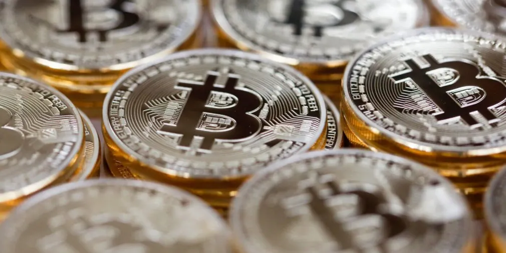Возможно, сейчас стоит покупать биткойн. Но это не точно