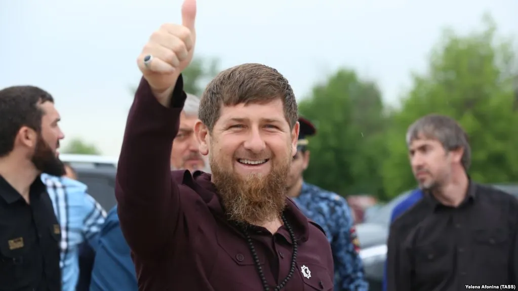 Бюджетников сгоняют на футбол в Грозном. Почему это нормально