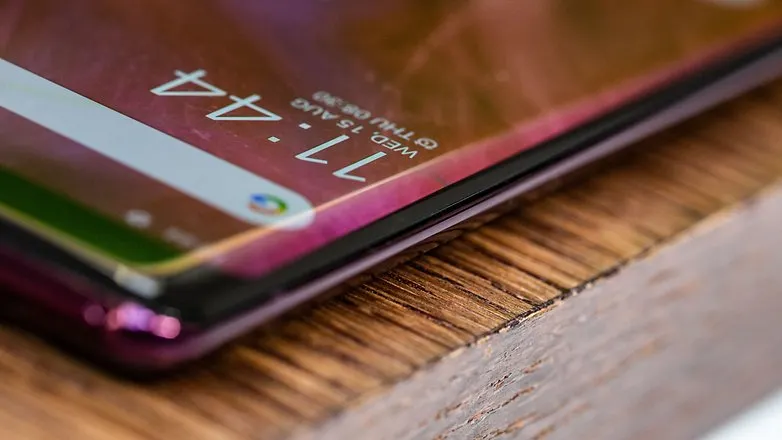 Xperia XZ3 стоит абсурдно дорого. Зато к смартфону дарят PlayStation 4