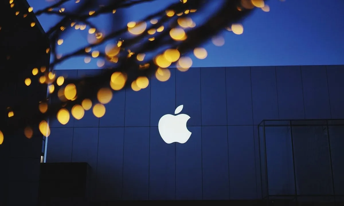 «Сейчас тебе лоботомию сделаем». 15+ мемов про новые iPhone и Apple Watch